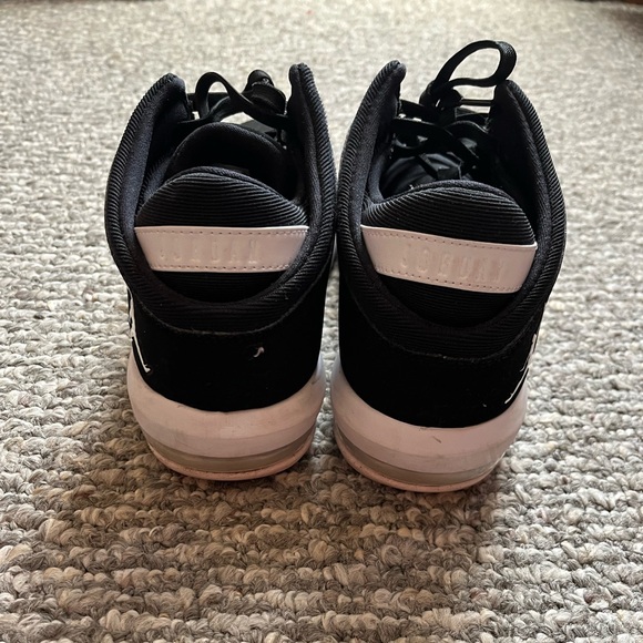 Big boys size 7 Jordan’s black - Picture 3 of 4